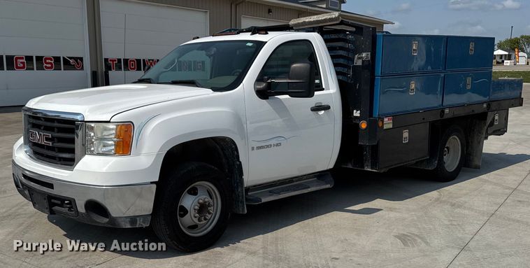 2009 GMC Sierra 3500HD flatbed pickup truck - EM2004