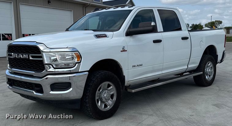 2019 Dodge  Ram 2500  Crew Cab pickup truck - EM2006