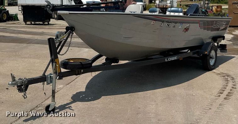 1990 Lowe 1720V boat - EM2020