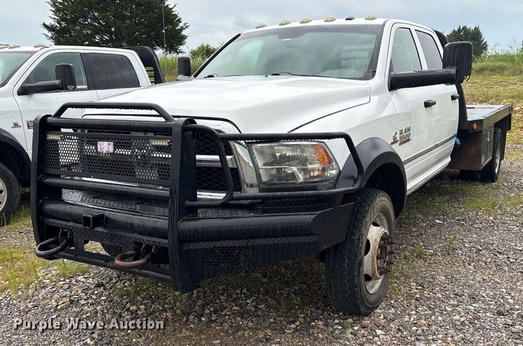 2014 Dodge Ram 5500 Crew Cab flatbed truck - EM2597