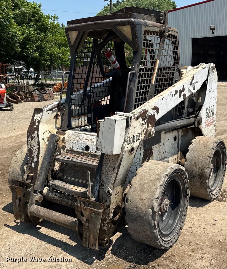2004 Bobcat S220 skid steer loader - DI9050
