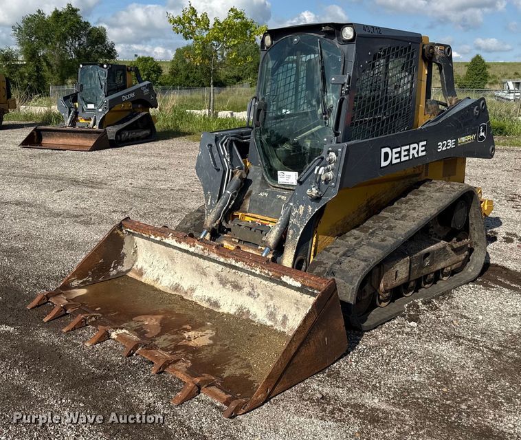 2018 John Deere 323E tracked skid steer loader - DR2804