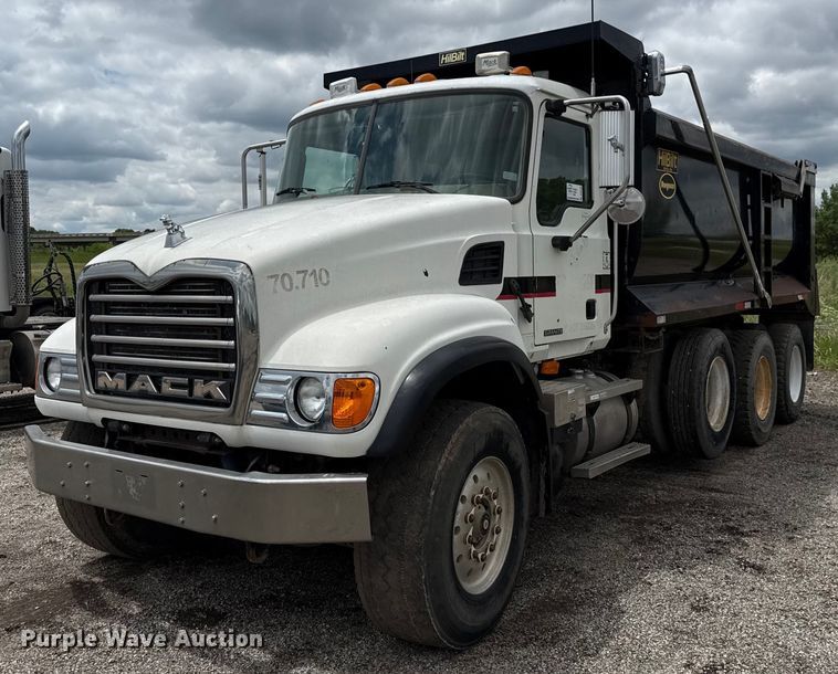 2007 Mack CV713 dump truck - DS6440