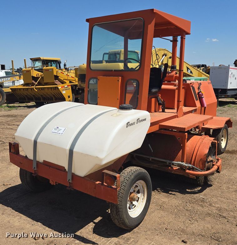 1998 Broce RJ350 broom - DT4929