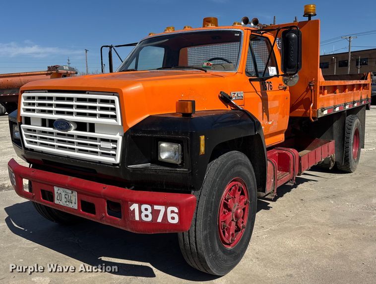 1991 Ford F700 dump truck - DU3279