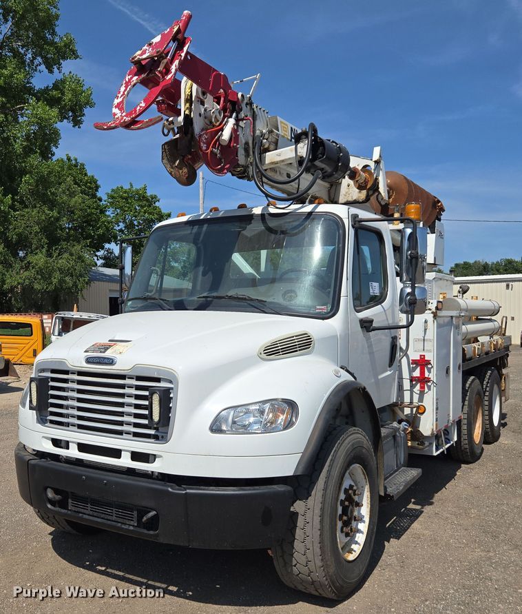 2013 Freightliner Business Class M2 digger derrick truck - DU7871