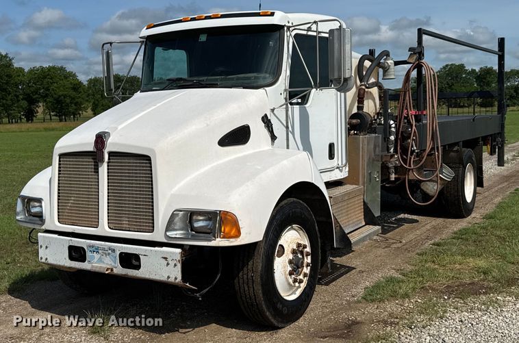 2003 Kenworth T300 vacuum truck - DU9897