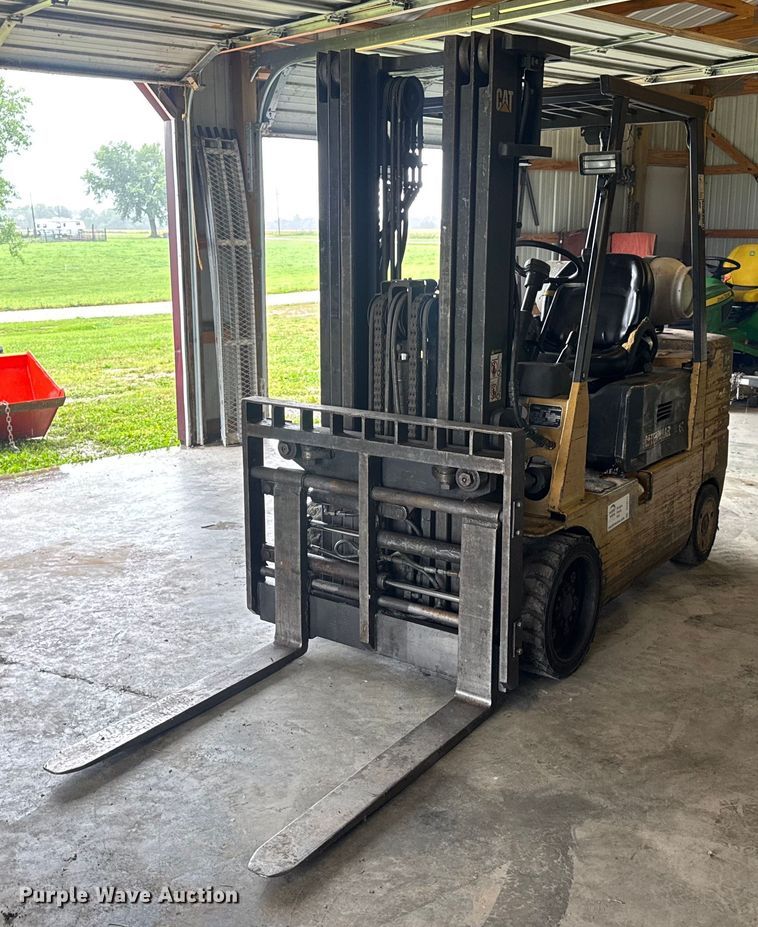 1996 Caterpillar GC30 forklift - DV4211