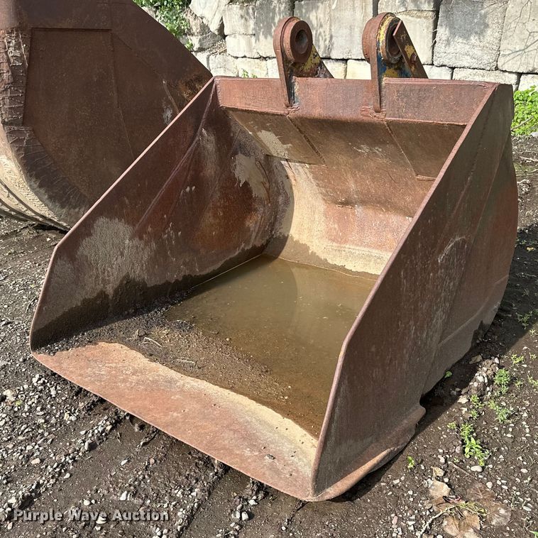 60" W excavator bucket - EB2665