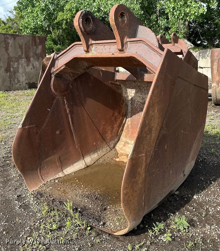 60" W EBI excavator bucket - EB2666