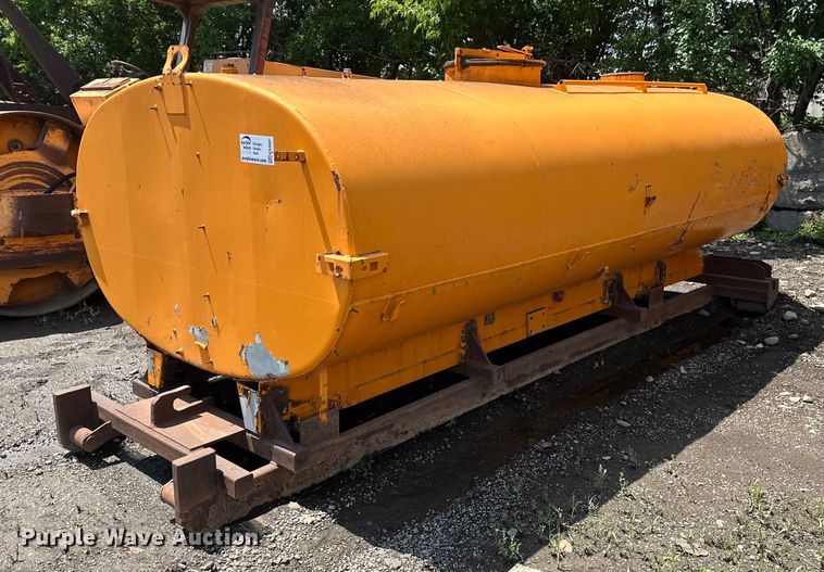 Roll-off oil tank - EB2681