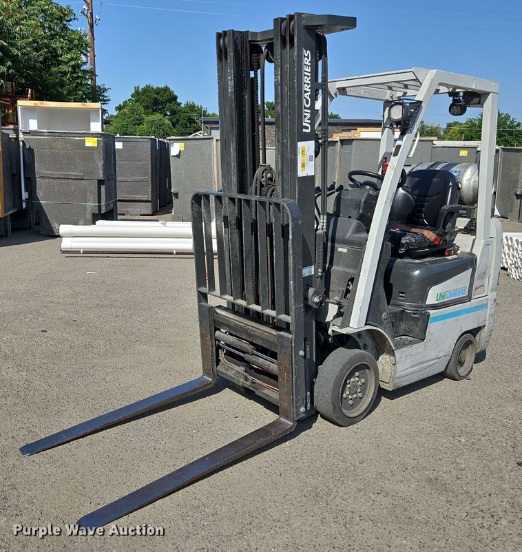 2017 UniCarriers CFS40 forklift - EC1068