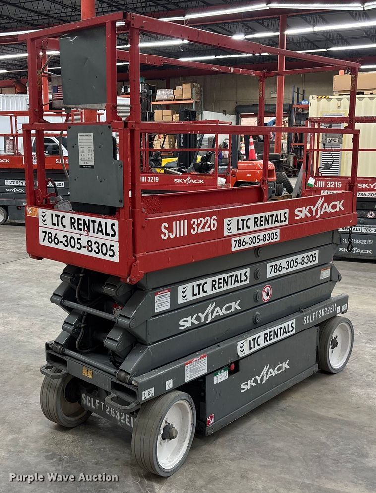 2015 Skyjack 3226 scissor lift - EC3608