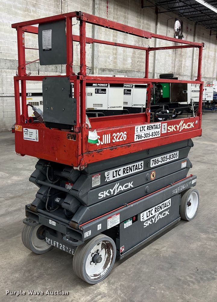 2014 Skyjack 3226 scissor lift - EC3625