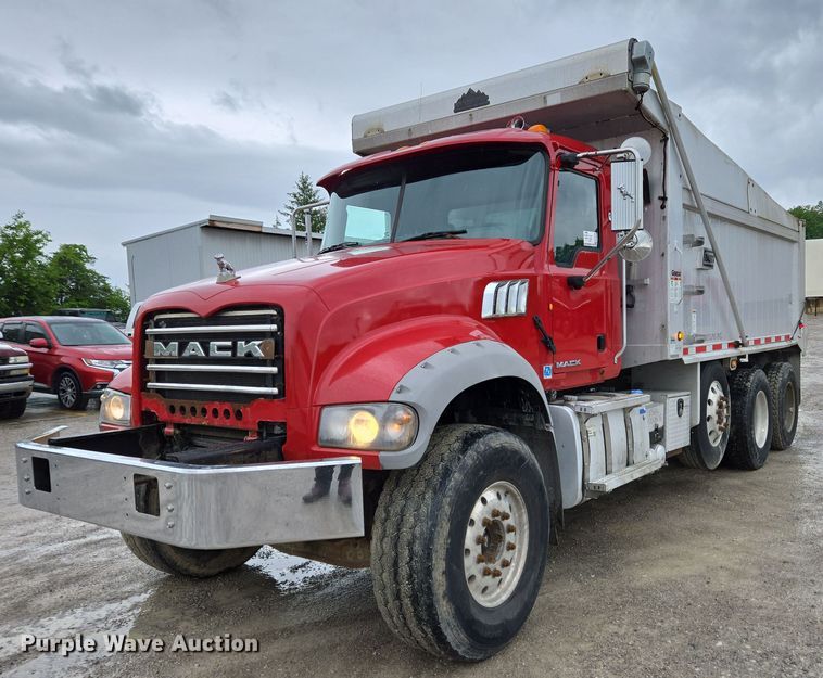 2015 Mack GU713 Granite dump truck - EC4275