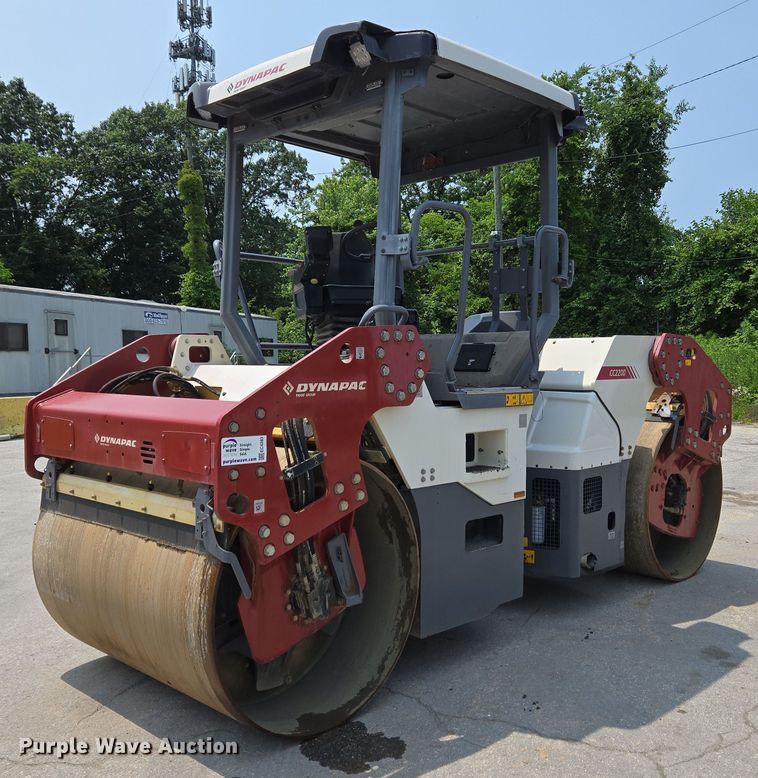 2018 Dynapac CC2200 double drum vibratory roller - EC4283