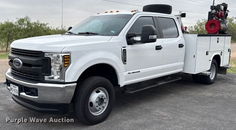 2019 Ford F350 Super Duty XL Crew Cab utility bed pickup truck - ED5681