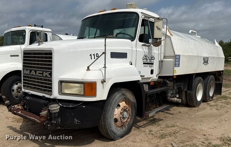 2000 Mack CH613 water truck - ED5726