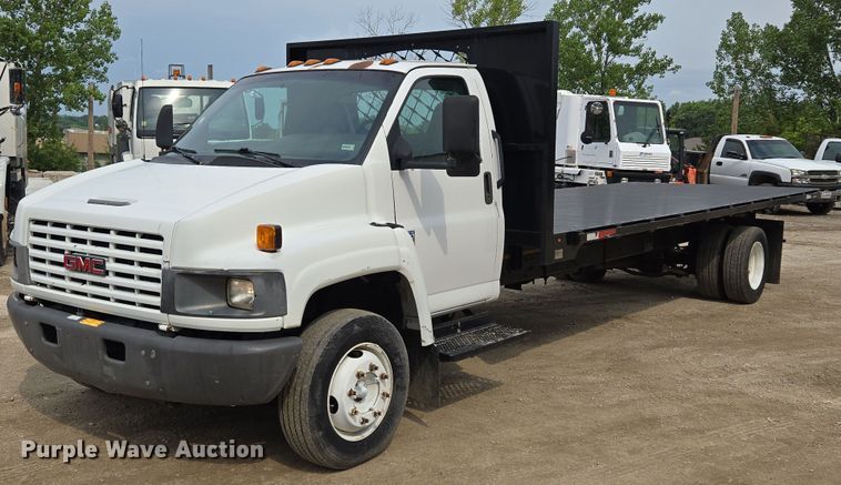 2005 GMC C5 flatbed truck - EF1519