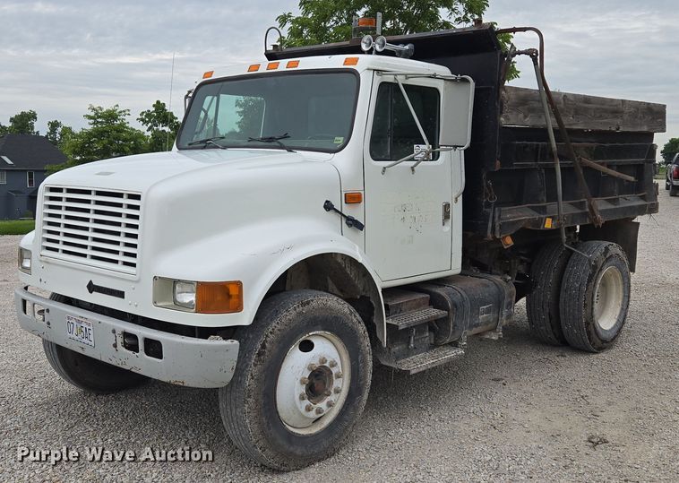 1993 International 4700 dump truck - EF1561