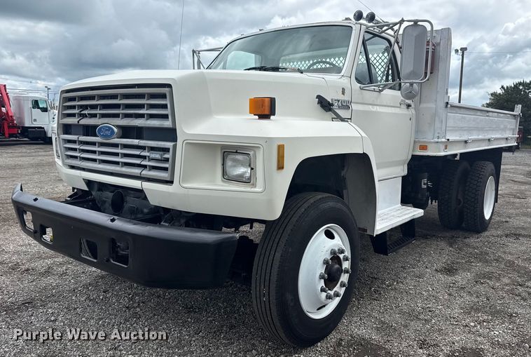 1993 Ford F700 dump flatbed truck - EG5829