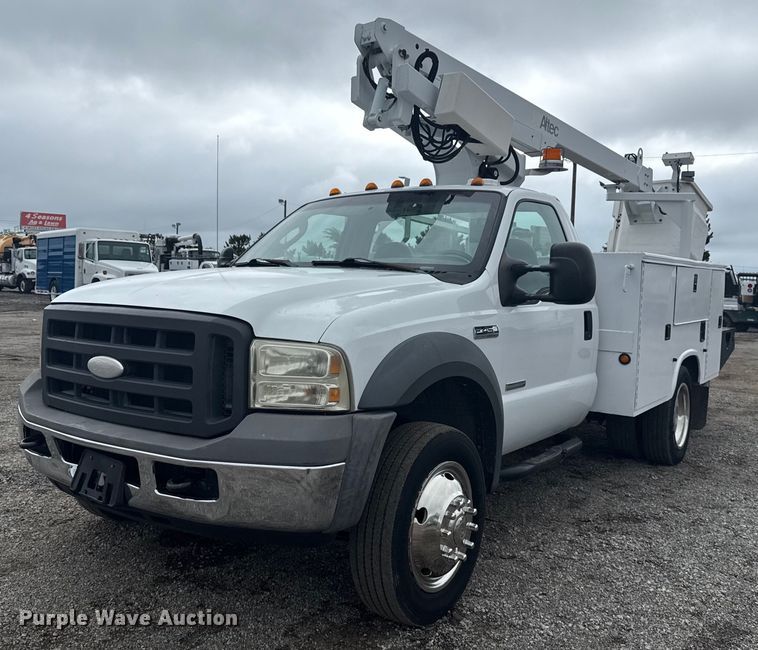 2005 Ford F450 Super Duty bucket truck - EG5921