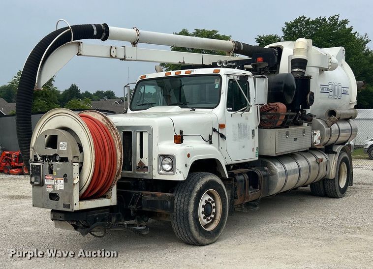 2002 International 2554 sewer jetter truck - EK8230
