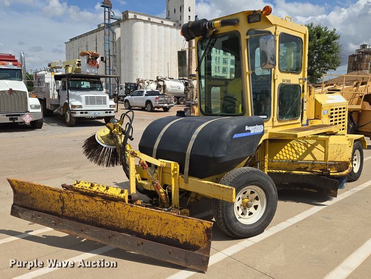 2008 Superior Broom DT80CT broom - EN8118