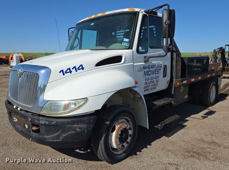 2003 International  4200  flatbed truck - EN8160