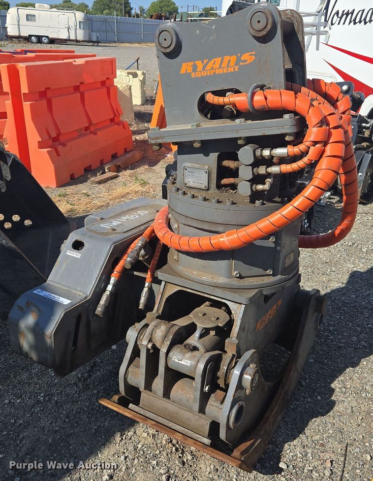 2022 Ryans Equipment excavator grapple chain saw - YA0623