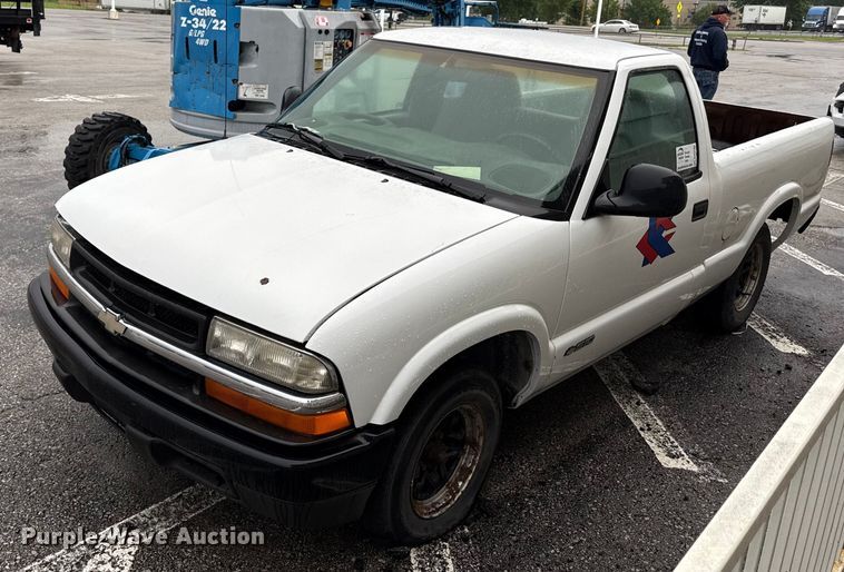 1998 Chevrolet S10 pickup truck - DR2780
