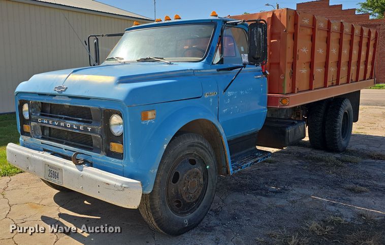 1971 Chevrolet C50 grain truck - DR3782