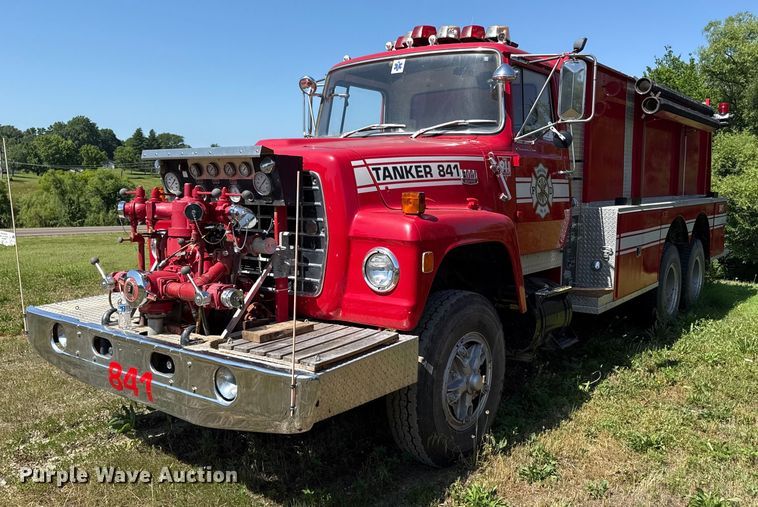 1978 Ford 8000 pumper fire truck - DS4371