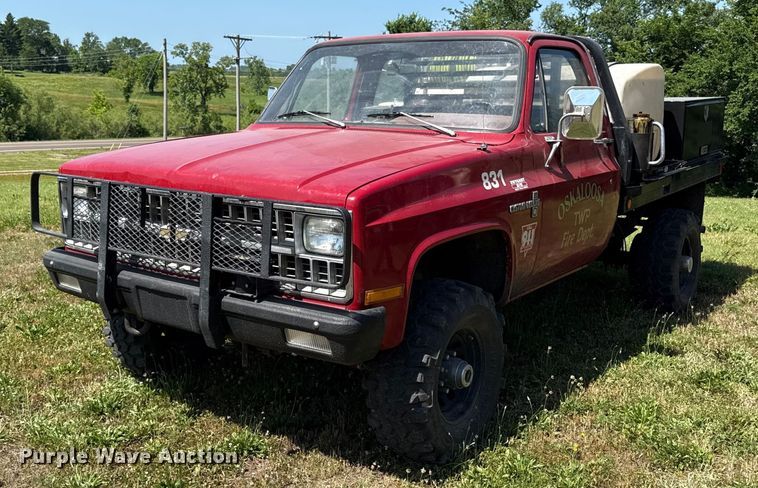 1981 Chevrolet K20 flatbed pickup truck - DS4372