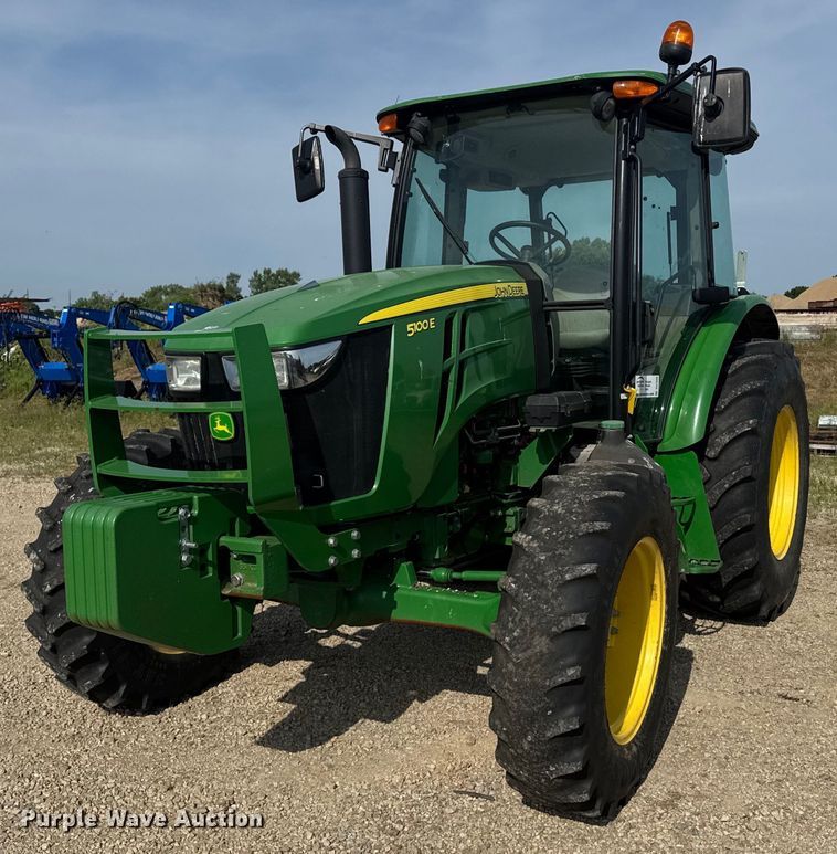 2019 John Deere 5100E MFWD tractor - DU7846