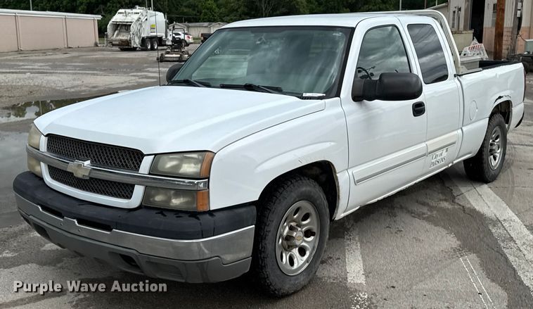 2005 Chevrolet Silverado 1500 Ext. Cab pickup truck - DU9905