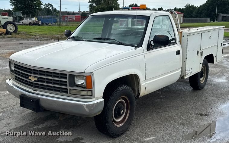 1990 Chevrolet C2500 utility bed pickup truck - DU9906