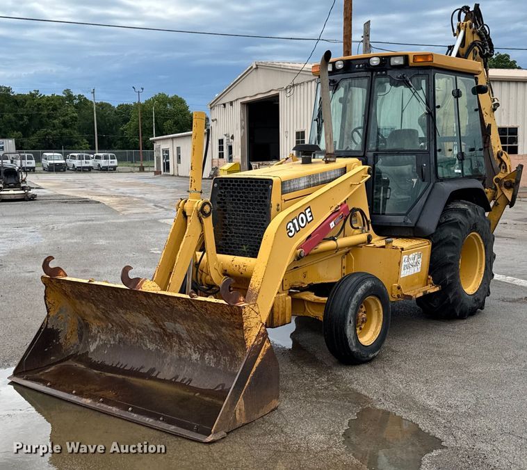 1998 John Deere 310E backhoe - DU9908