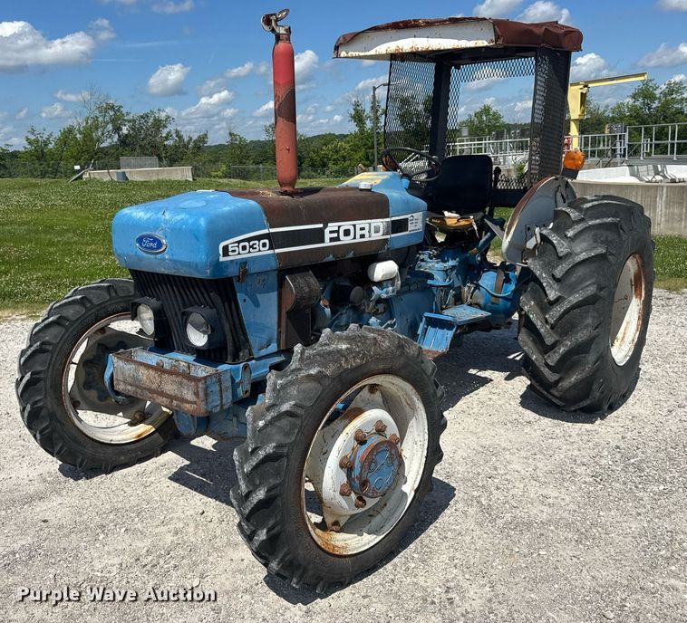 Ford 5030 MFWD tractor - DV4177