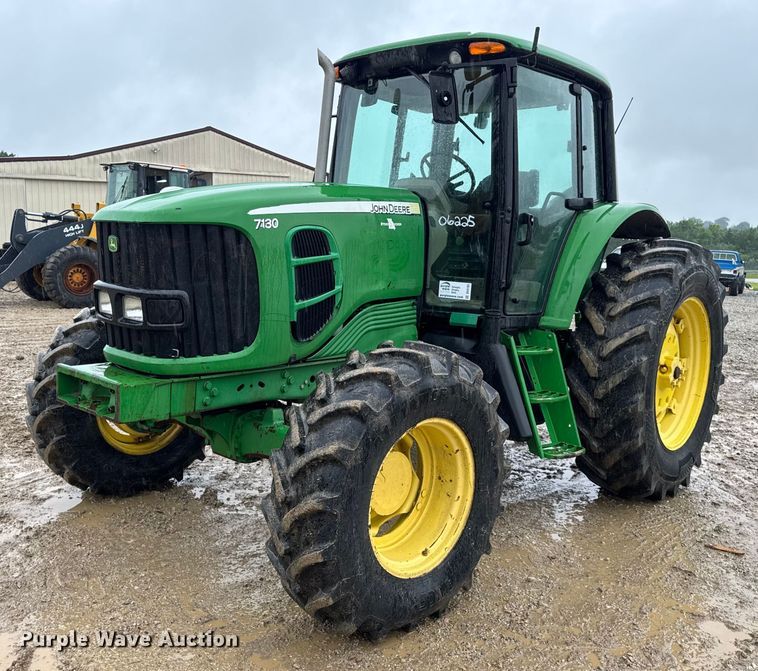 2010 John Deere 7130 MFWD tractor - DV4183