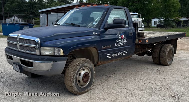 2002 Dodge Ram 3500 flatbed pickup truck - DX5529