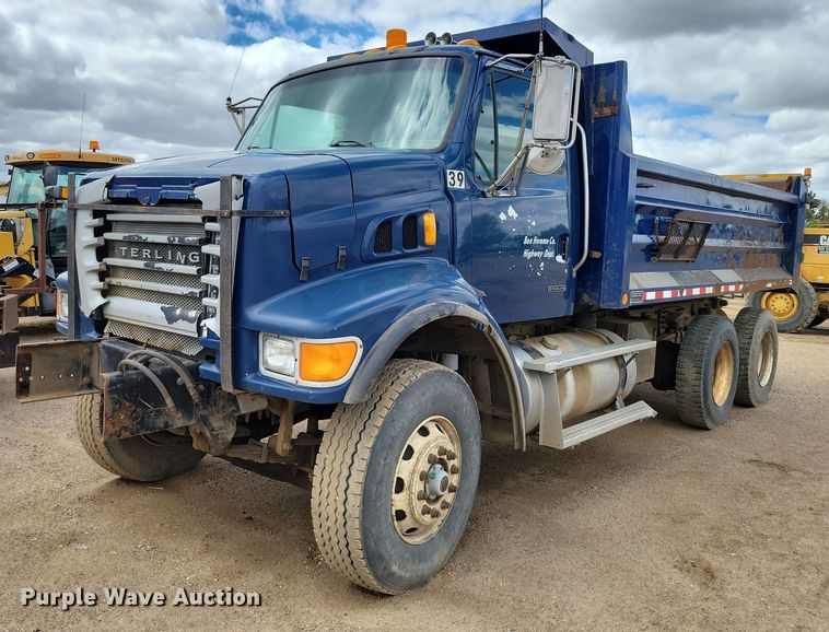 2004 Sterling L7500 dump truck - DX6992