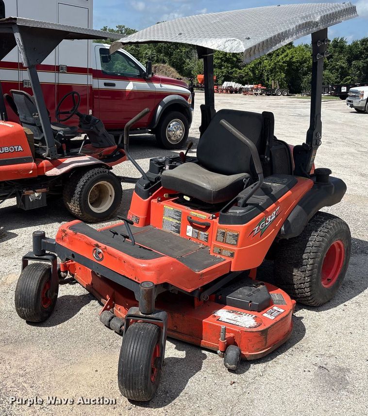 Kubota ZG327 ZTR lawn mower - DY0683