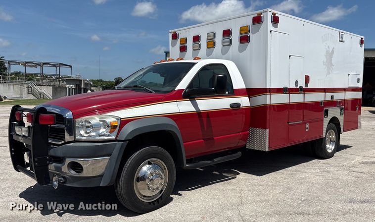 2009 Dodge Ram 4500 ambulance - DY0686