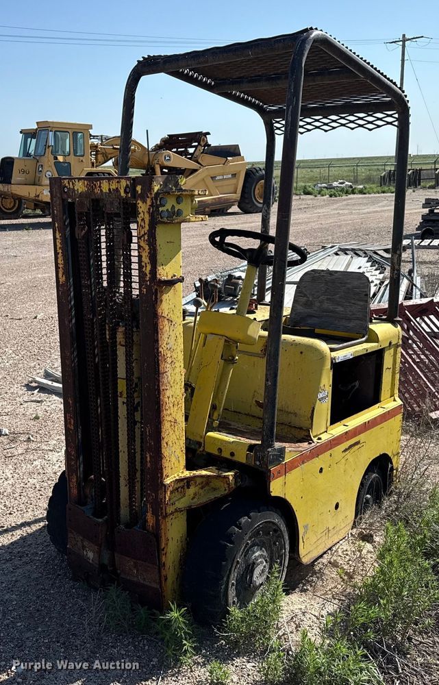 Clark forklift - DZ8541