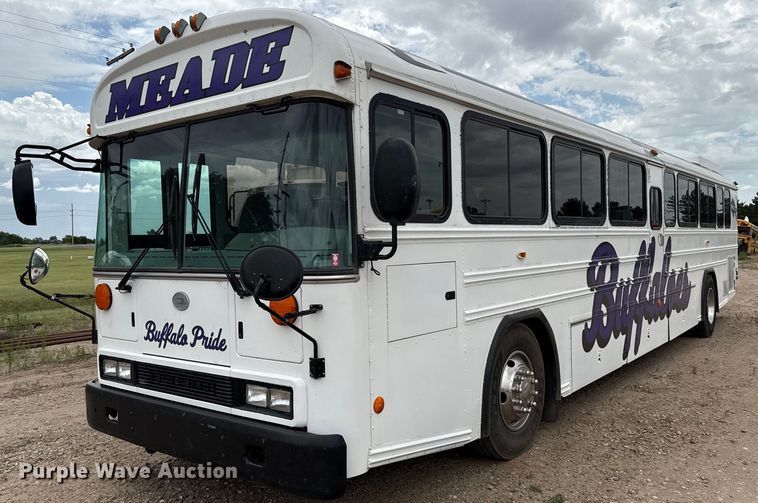 2009 Blue Bird All American coach bus - DZ8566
