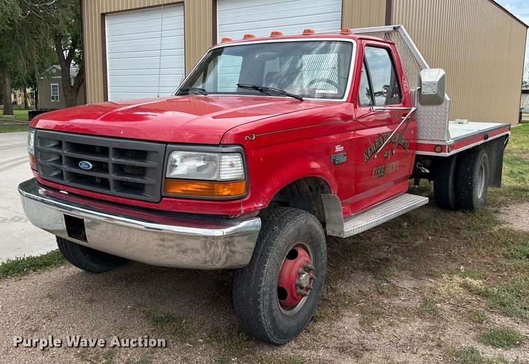 1993 Ford F350 flatbed pickup truck - DZ8618