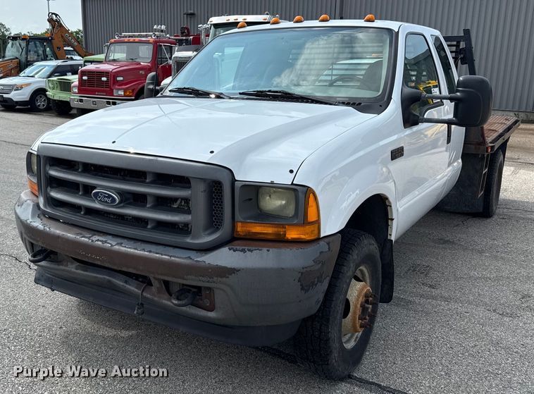 2001 Ford F350 Super Duty SuperCab flatbed pickup truck - ED4233