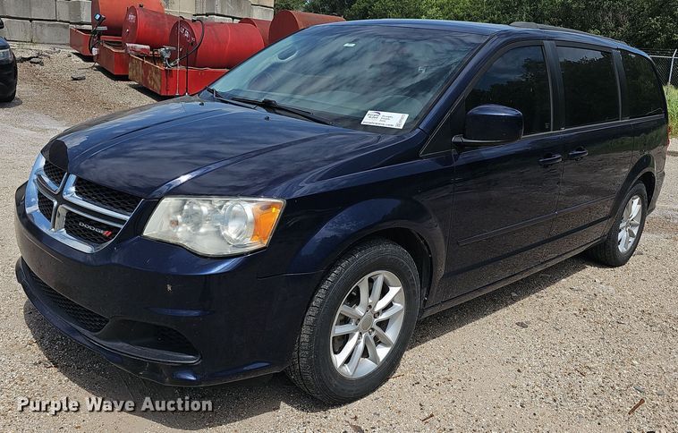 2014 Dodge Grand Caravan SXT van - EF3572