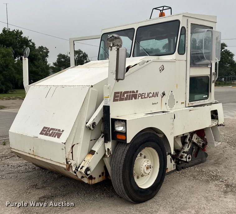 1994 Elgin Pelican P street sweeper truck - EG6622